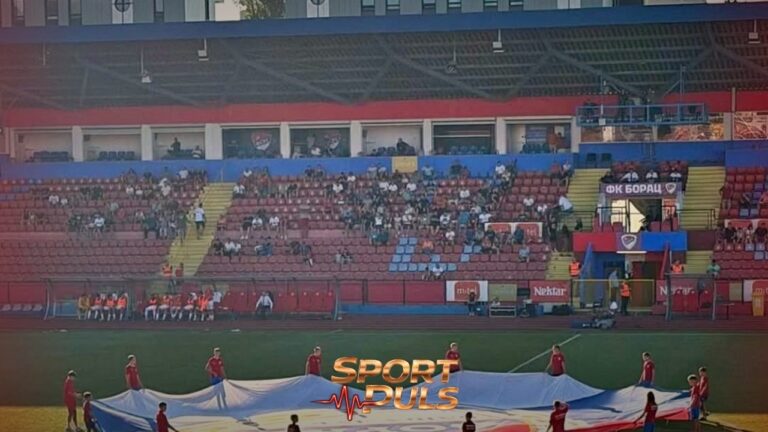 Poluprazne tribine Gradskog stadiona na utakmici FK Borac i Velež