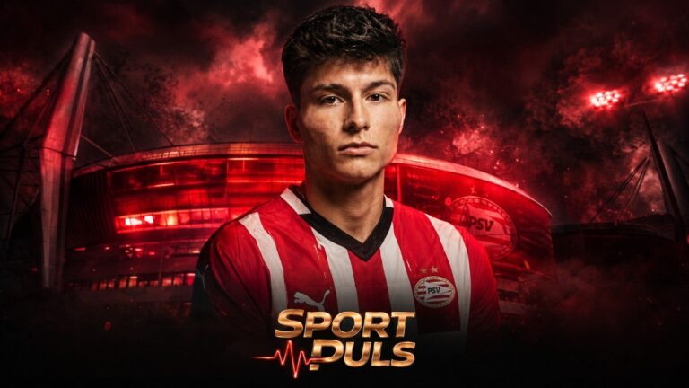 Esmir Bajraktarević u dresu PSV-a ispred stadiona u Eindhovenu