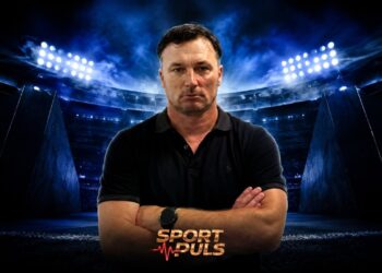 Denis Ćorić na stadionu uz SPORT PULS logo nakon preuzimanja Plavih.