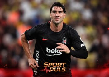 Vlahović u dresu Bešiktaša poslije gola u istanbulskom derbiju