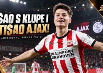 Esmir Bajraktarević u dresu PSV-a nakon pogotka protiv Ajaxa